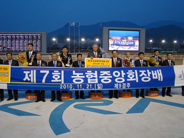 2010nhj_000.jpg